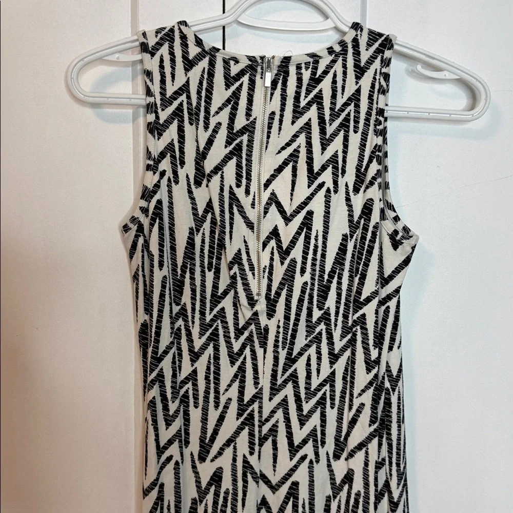 Dynamite Monochrome Zigzag Midi Dress - medium - sleeveless - Picture 3 of 4